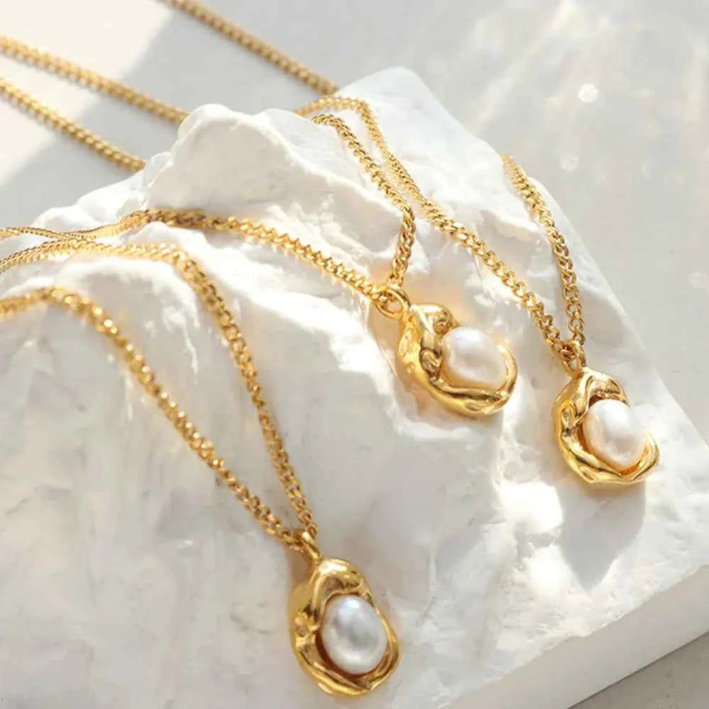 18K Gold-Plated Pearl Pendant Necklace