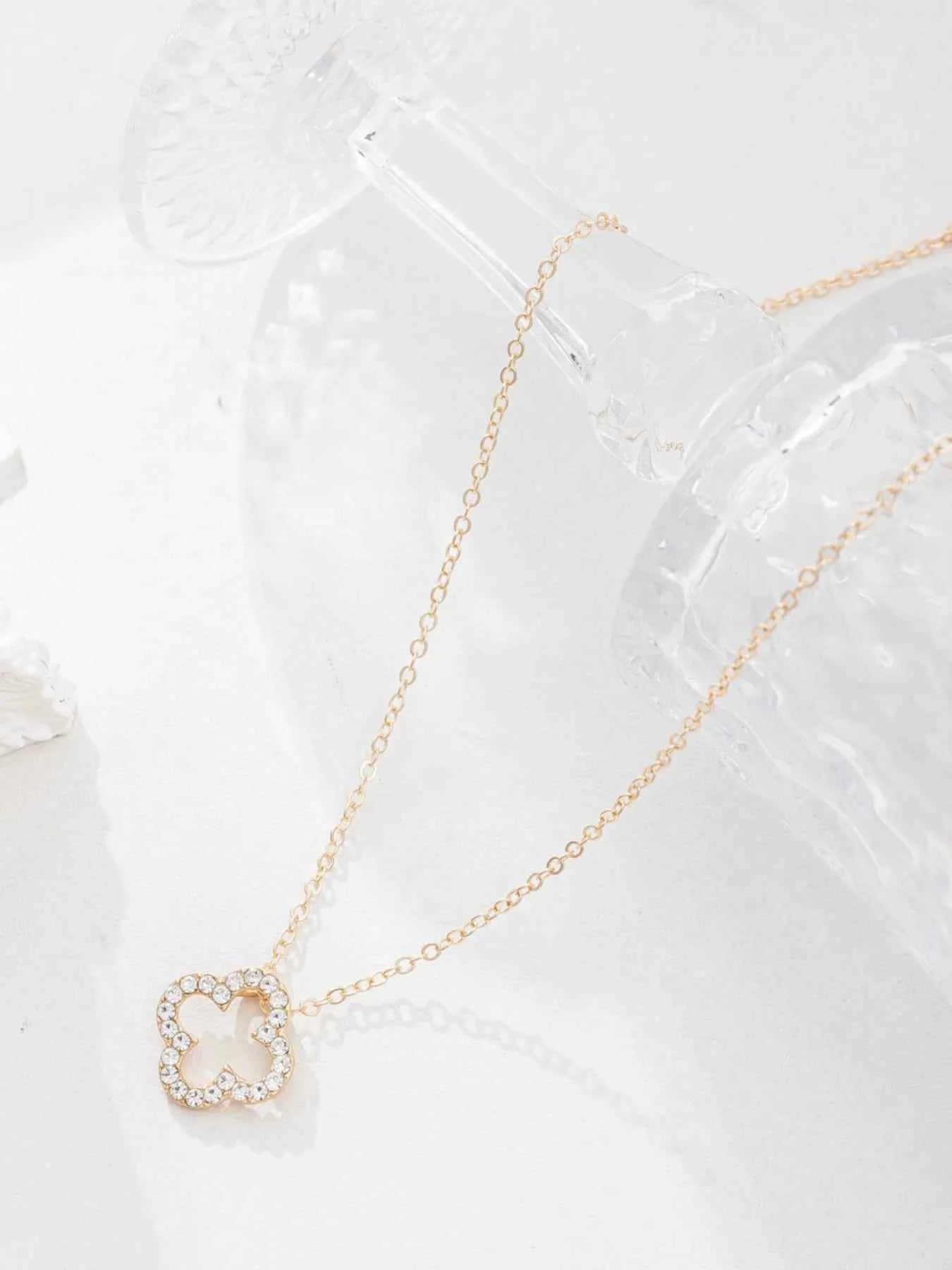 Inlaid Zircon Clover Pendant Necklace