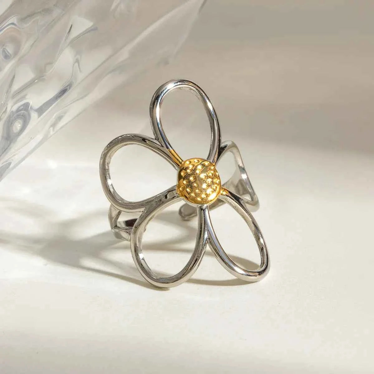 Two-Tone Daisy Flower Ring