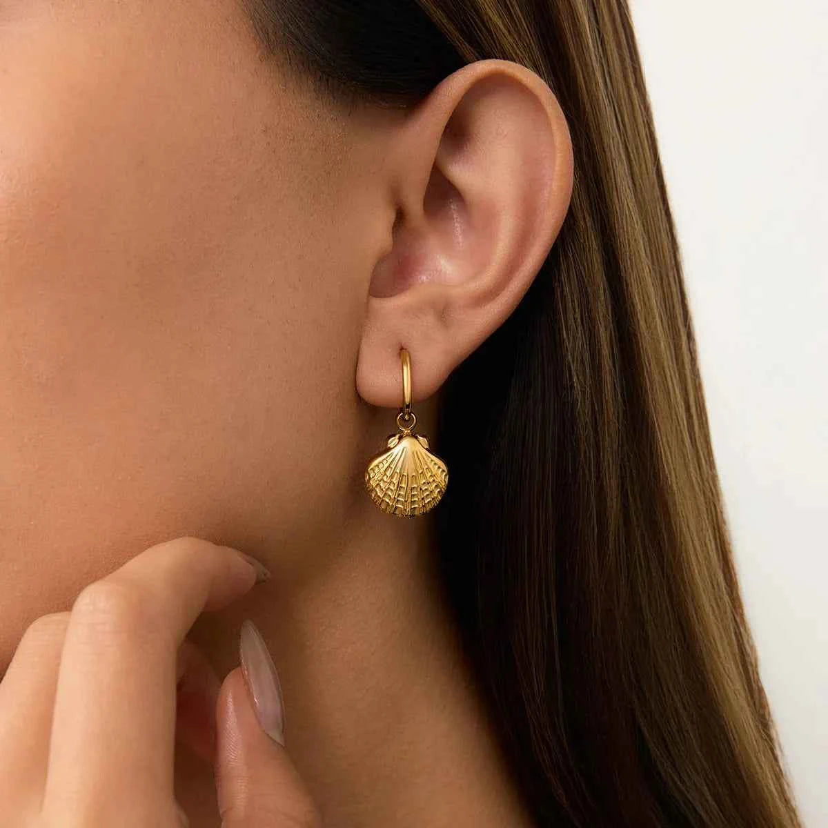 Vintage Gold Seashell & Starfish Drop Earrings