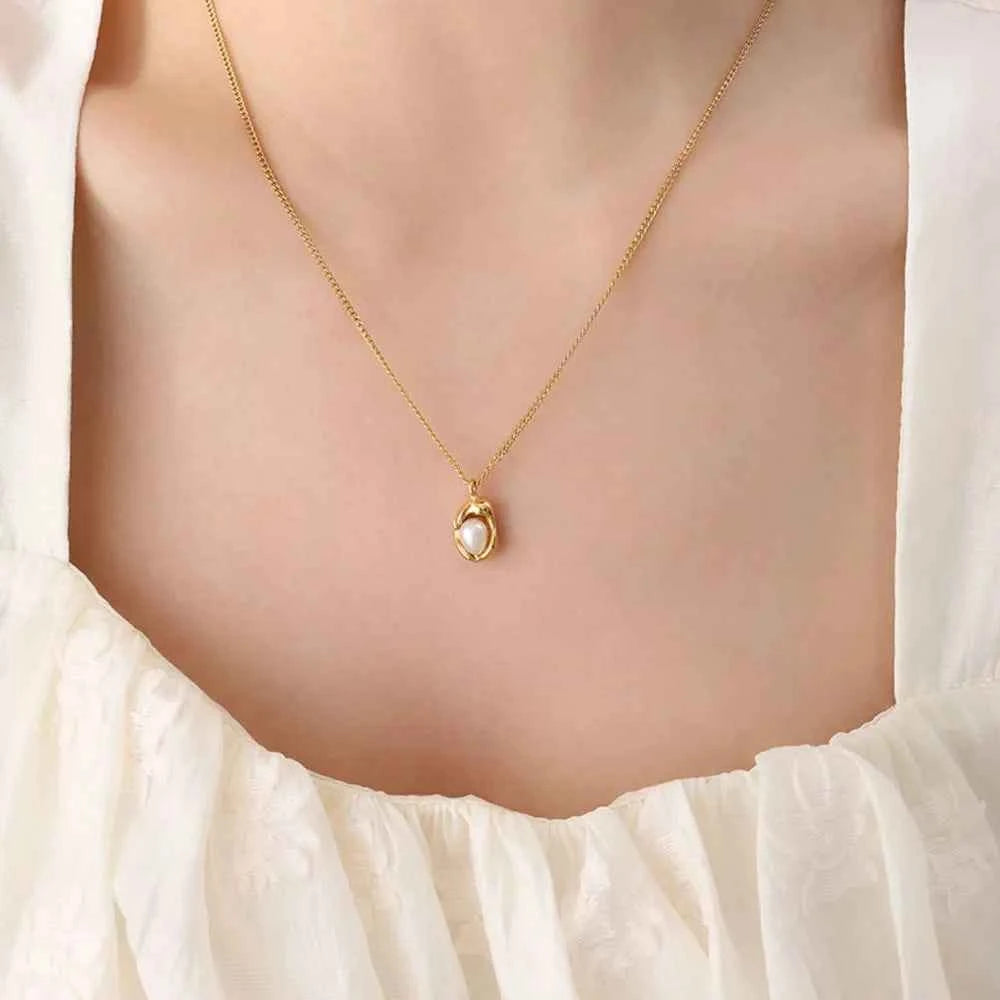 18K Gold-Plated Pearl Pendant Necklace