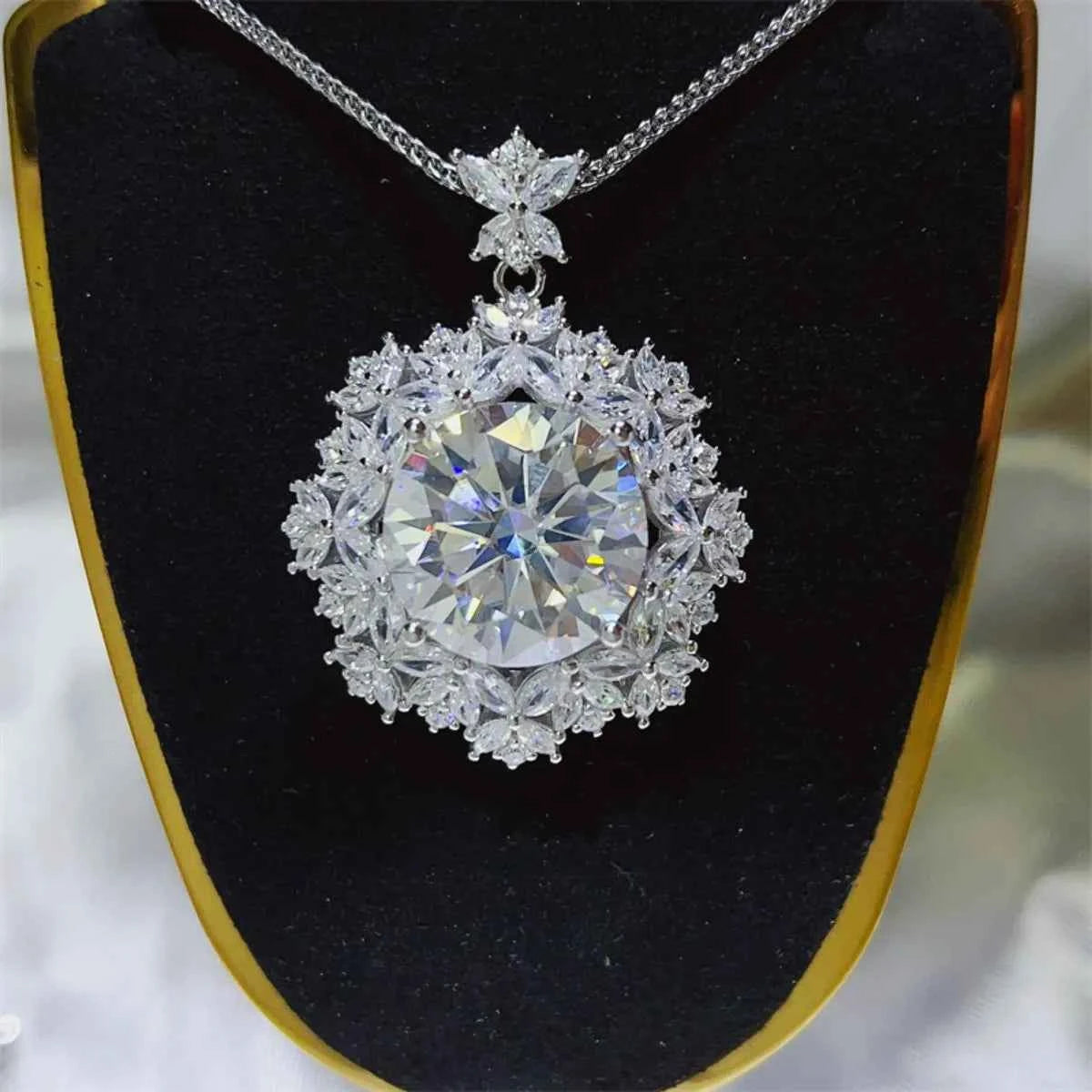 10 Carat Moissanite 925 Sterling Silver Necklace