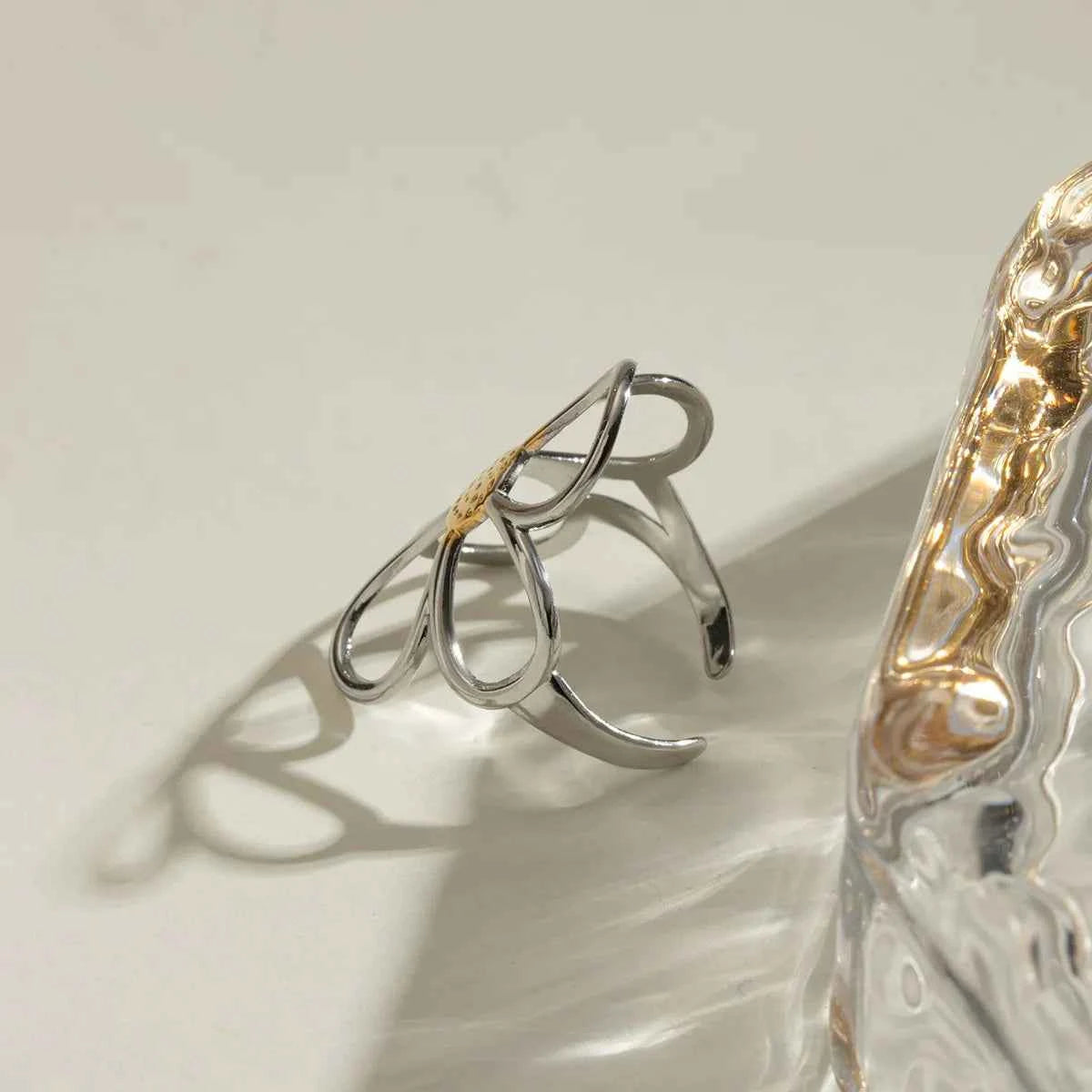 Two-Tone Daisy Flower Ring