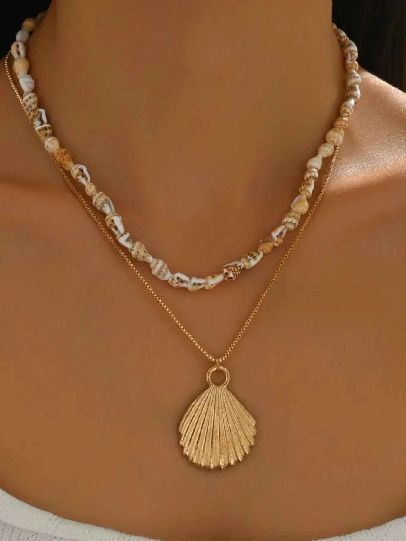 18K Gold-Plated Shell Layered Shell Pendant Necklace